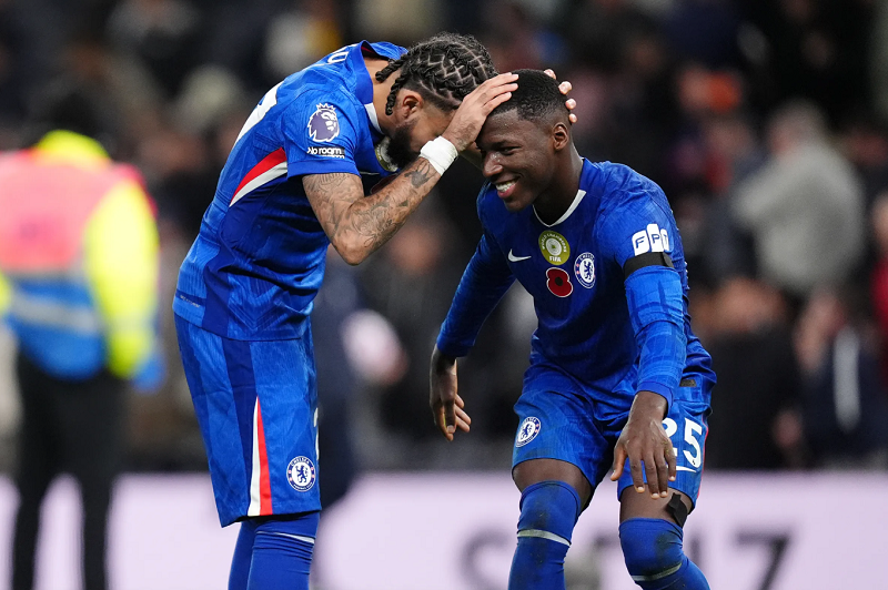 khuat-phuc-tottenham-chelsea-chi-con-cach-top-4-dung